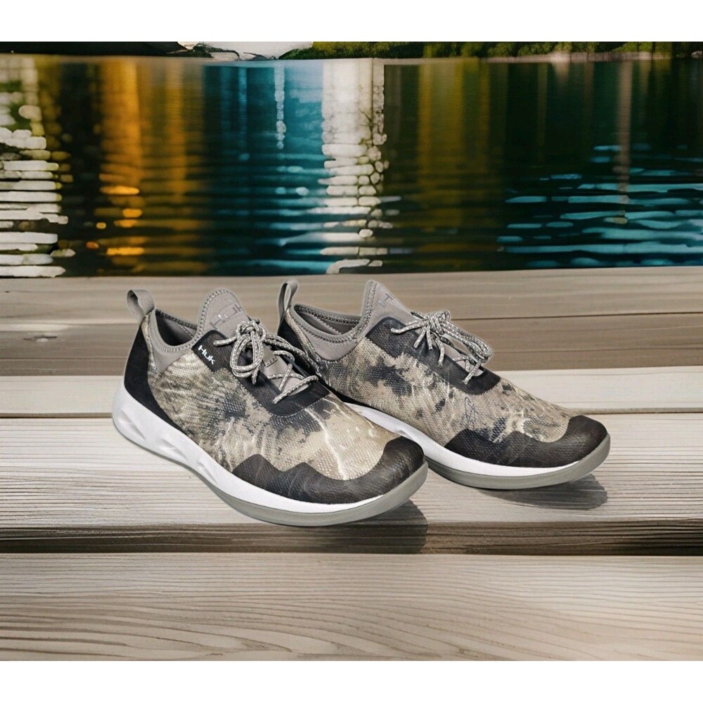 Huk Mako Men's Performance Fishing Shoes Size 12 Camo Mossy Oak Shoreline Water